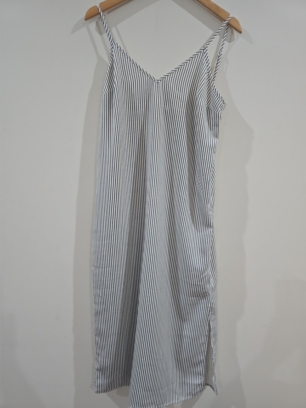 Pin Stripe Long Satin V-neck Summer  Dress Women’s Size Small